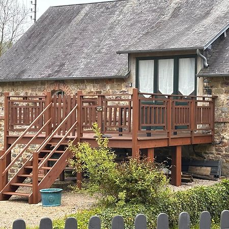 Gites In Le Neufbourg -Mortain Exterior photo