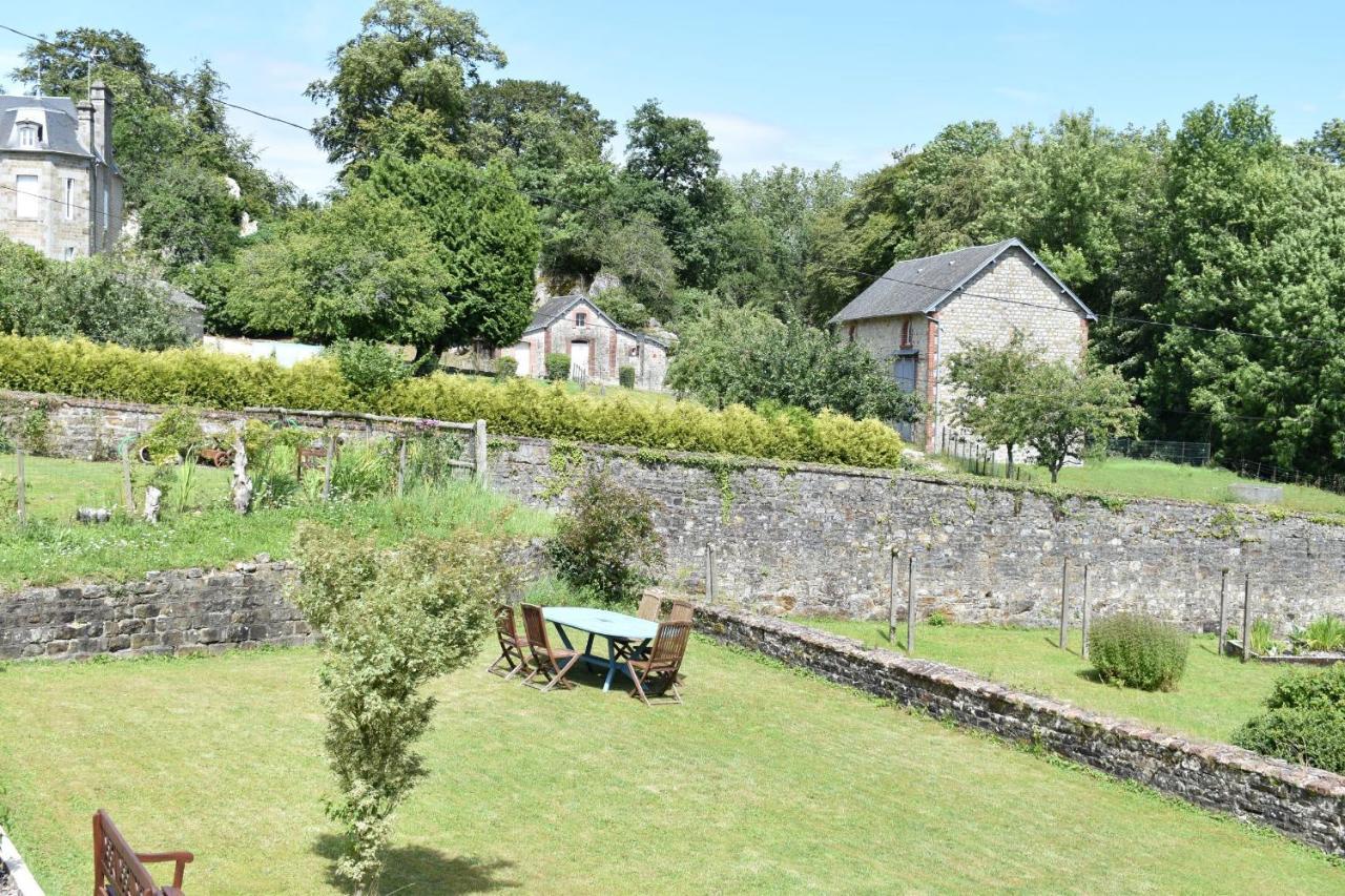 Gites In Le Neufbourg -Mortain Exterior photo