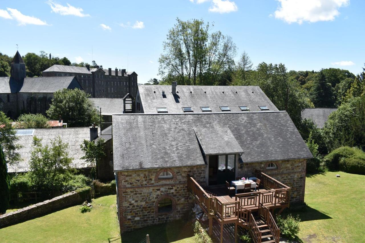Gites In Le Neufbourg -Mortain Exterior photo