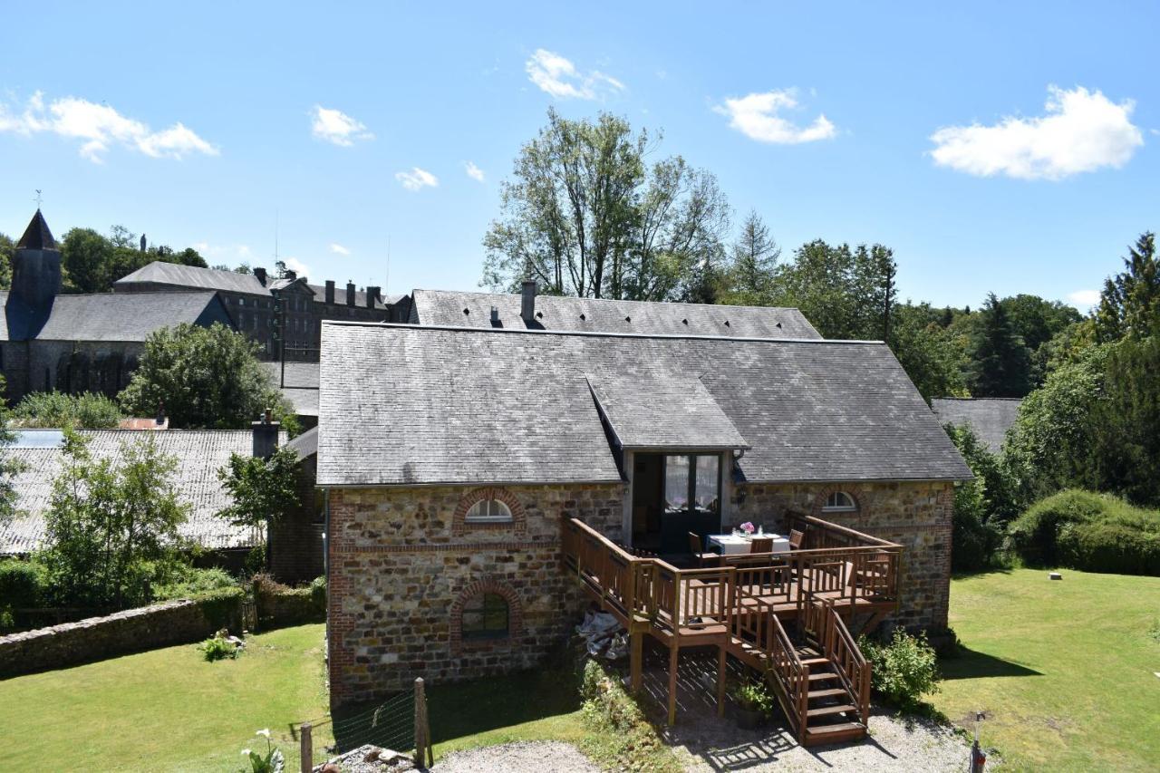 Gites In Le Neufbourg -Mortain Exterior photo