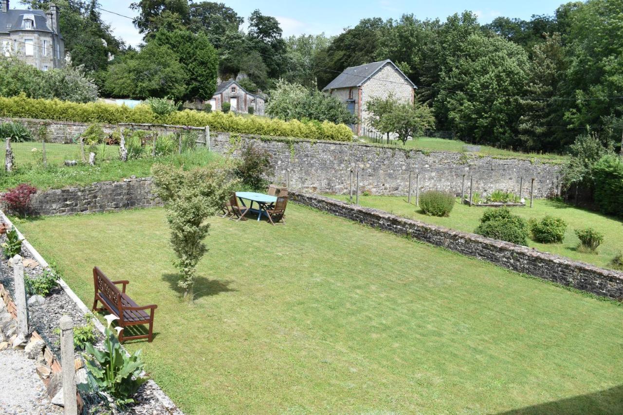 Gites In Le Neufbourg -Mortain Exterior photo