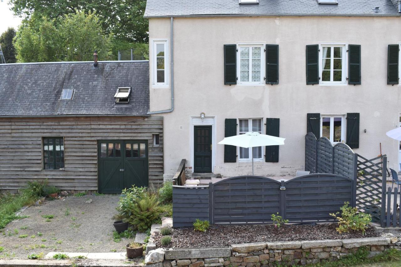 Gites In Le Neufbourg -Mortain Exterior photo